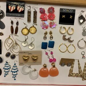 Earring Lot Vintage to Now Some New 30 Pairs